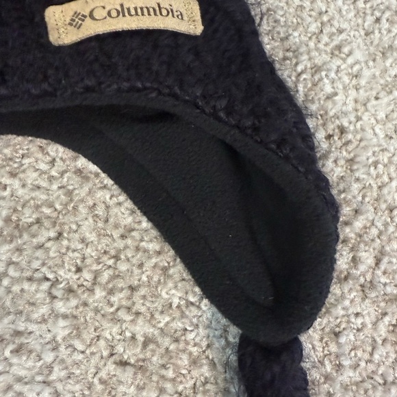 Like new Columbia Women’s Fleece-Lined Knit Trapper Hat Black with Pom & Braids - Picture 3 of 4